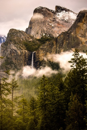Yosemite - Three Brothers and Bridalveil Falls